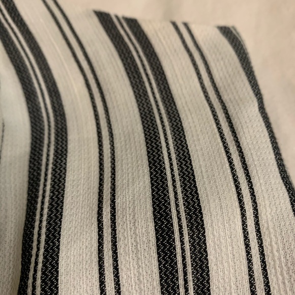 Super cute tie front tank top - Picture 2 of 2